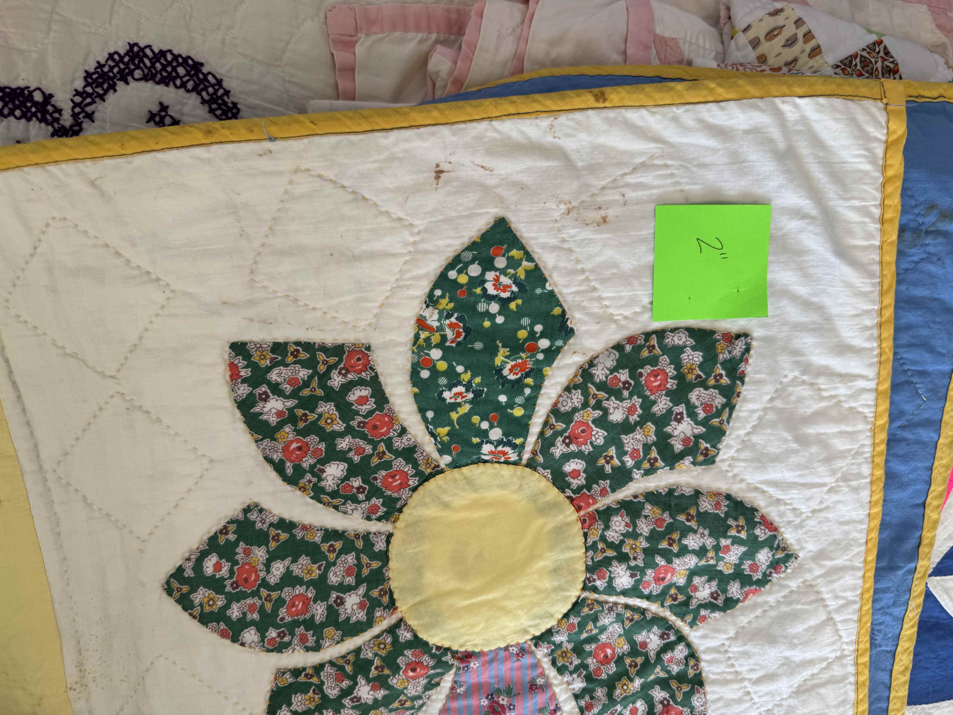 Vintage Quilt Dresden Plate Variation