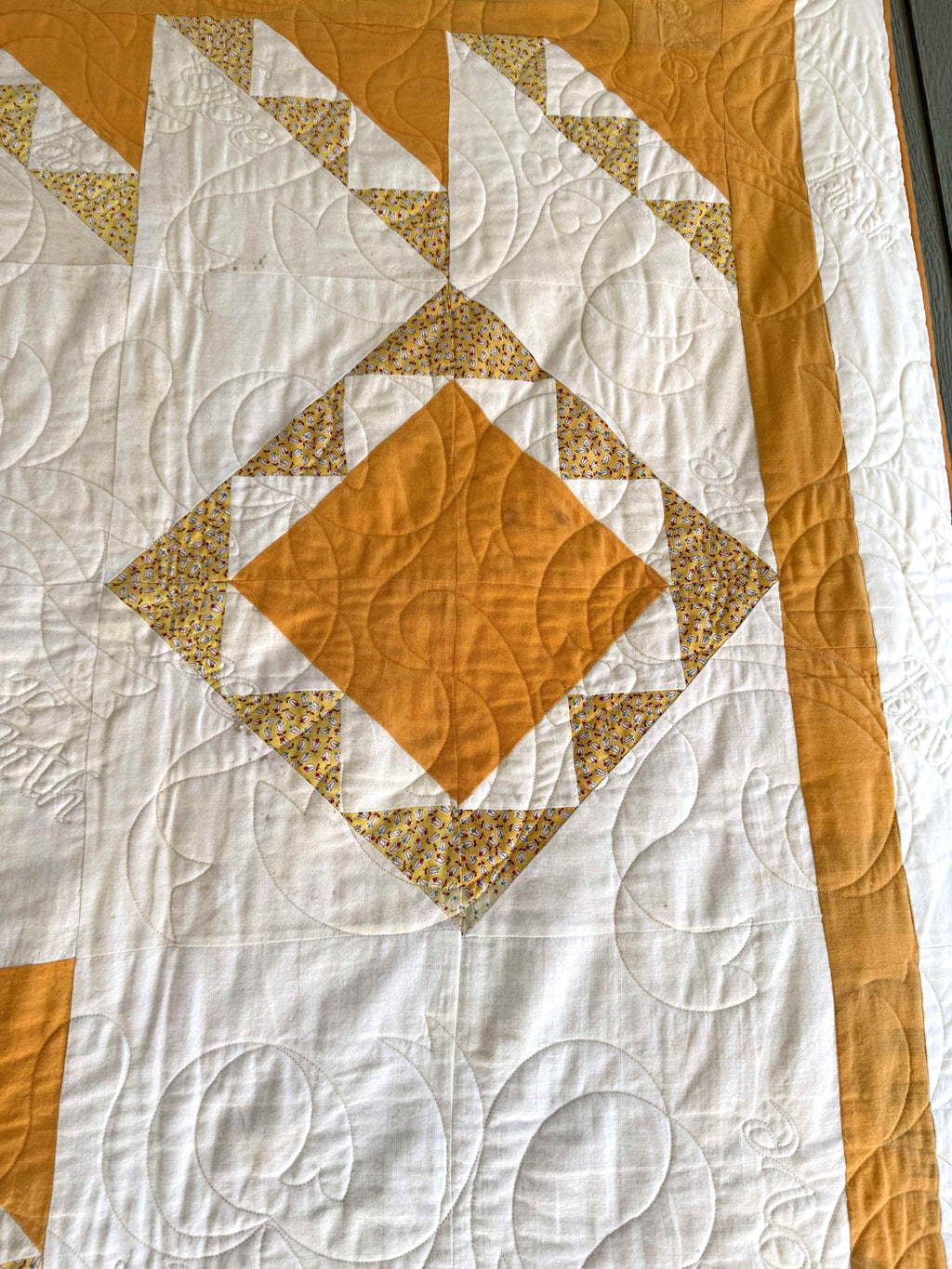 Vintage Quilt Geometric Medallion