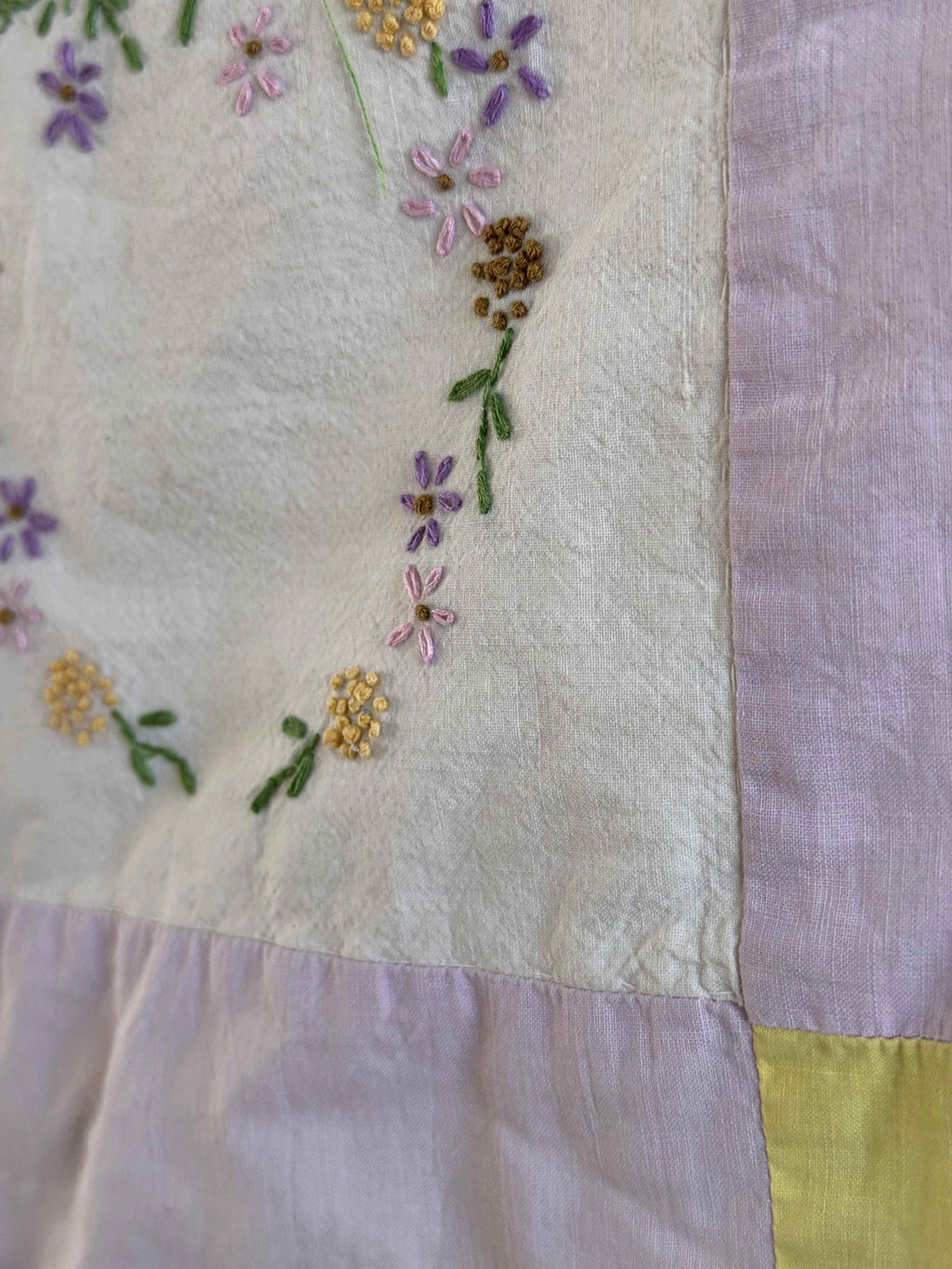 Vintage Quilt Floral Wreath Embroidered