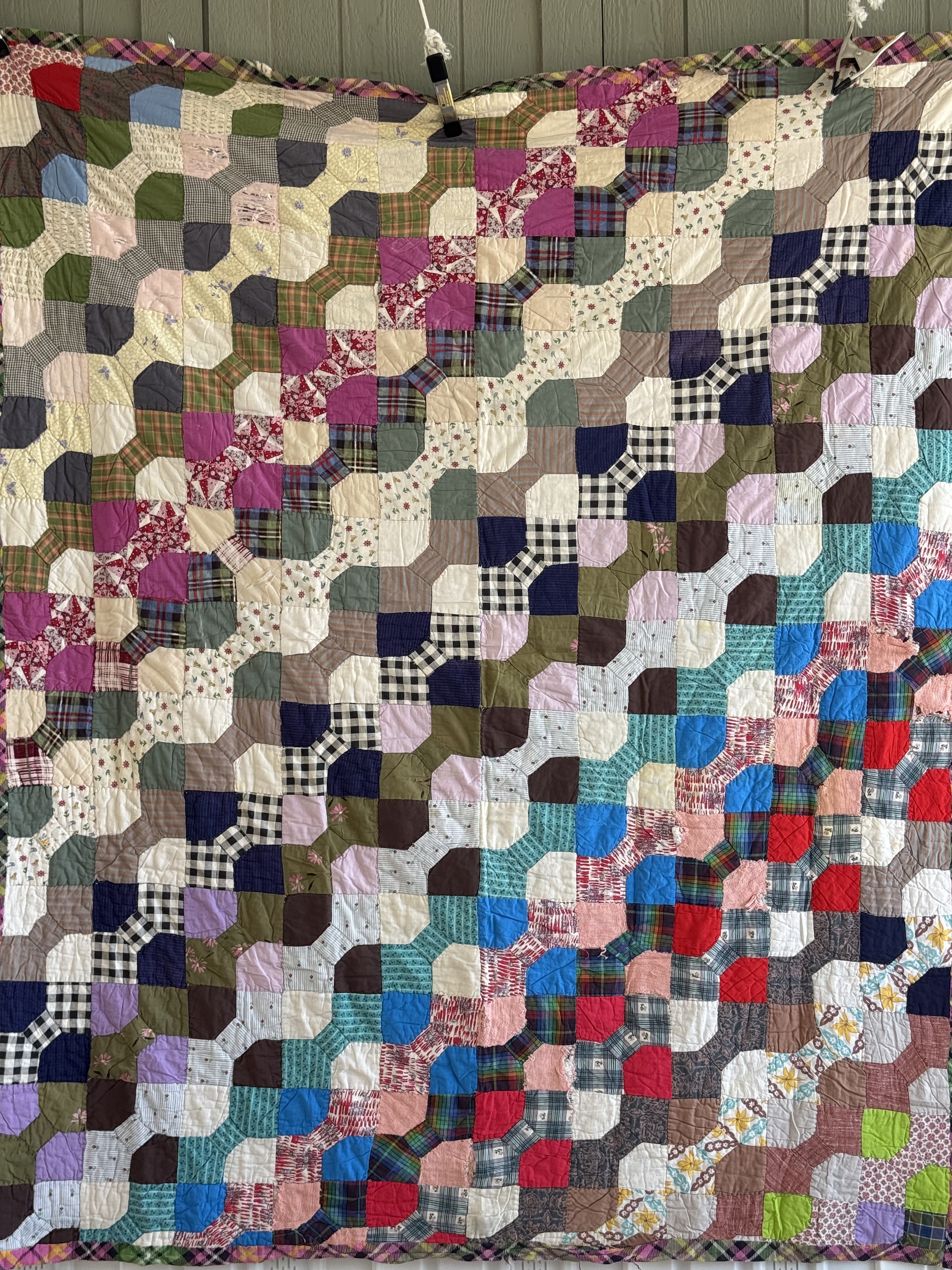 Vintage Cutter Quilt Snowball Chain Variation