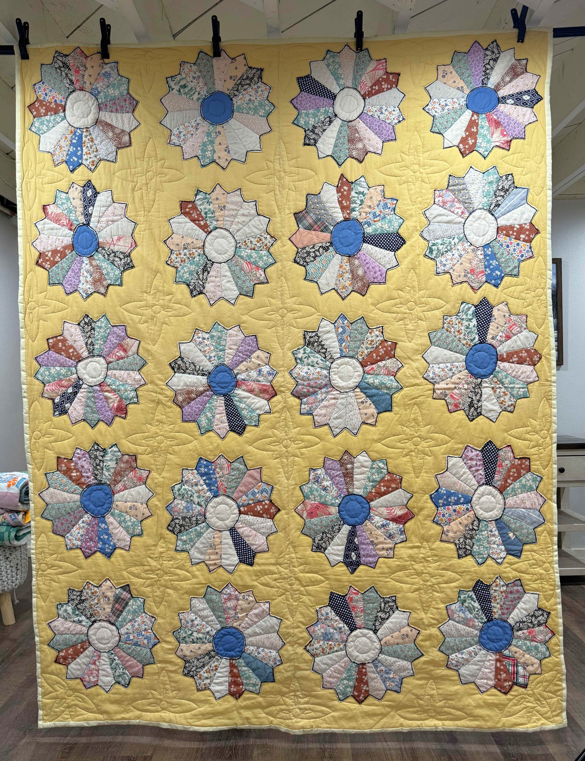 Vintage Quilt Yellow Feed Sack Dresden Plate