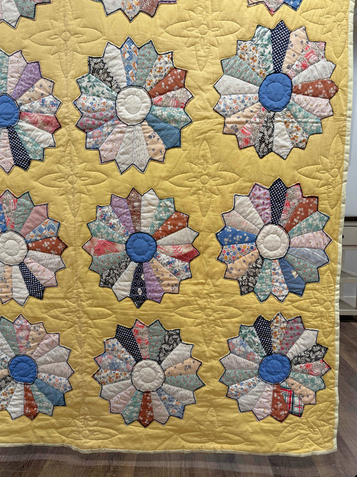 Vintage Quilt Yellow Feed Sack Dresden Plate