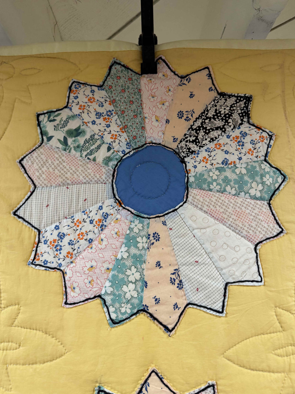 Vintage Quilt Yellow Feed Sack Dresden Plate