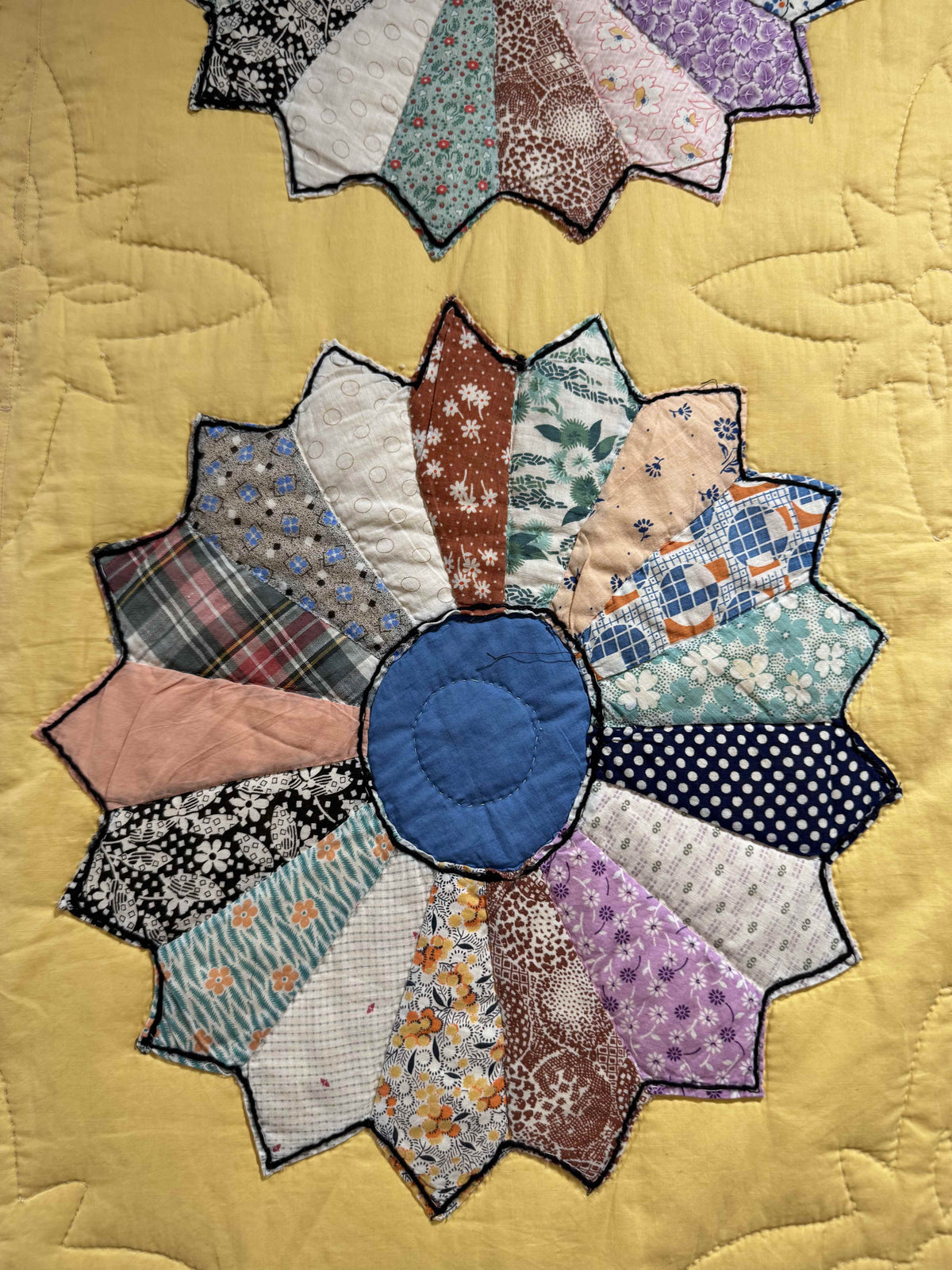Vintage Quilt Yellow Feed Sack Dresden Plate