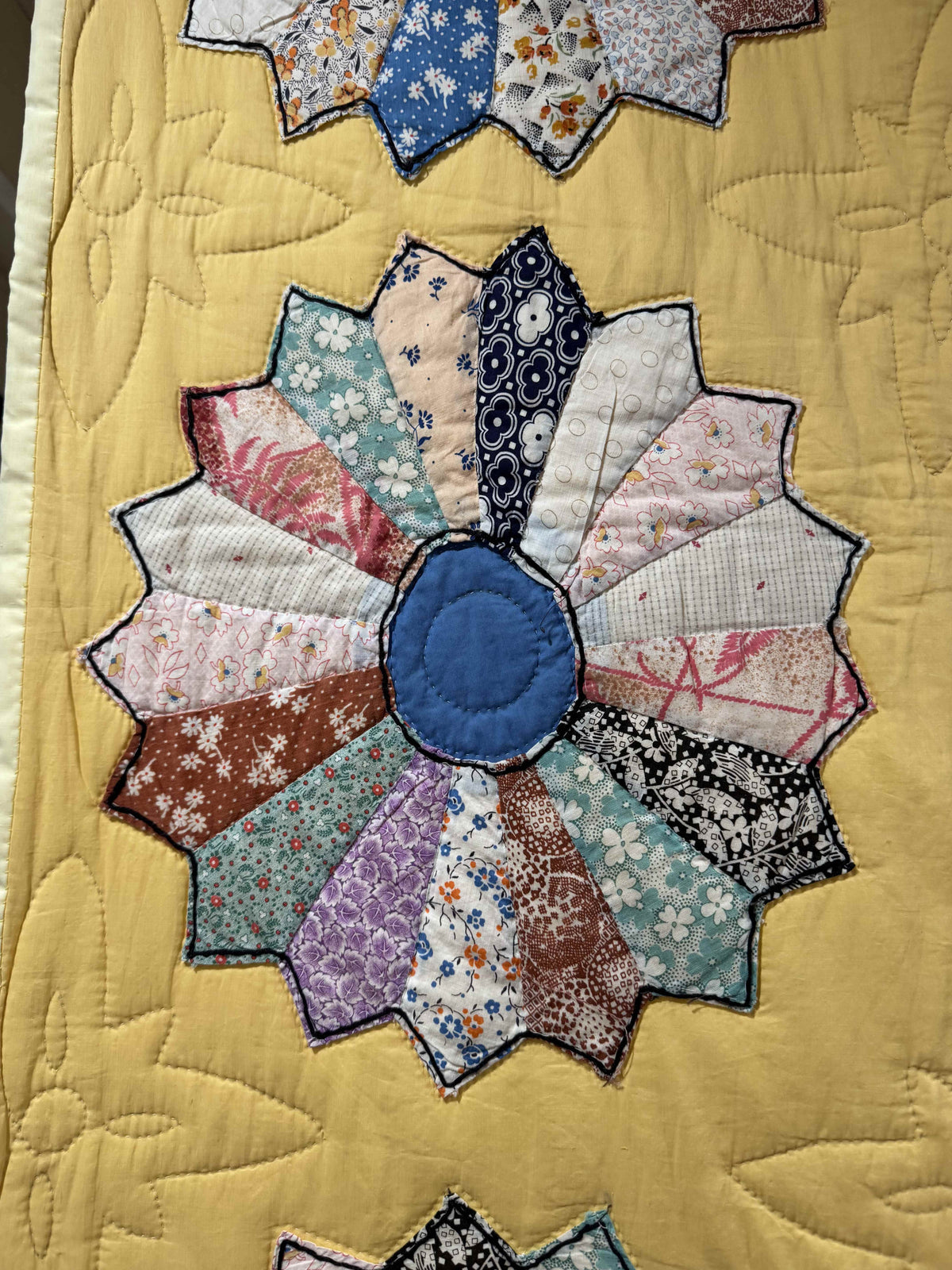 Vintage Quilt Yellow Feed Sack Dresden Plate
