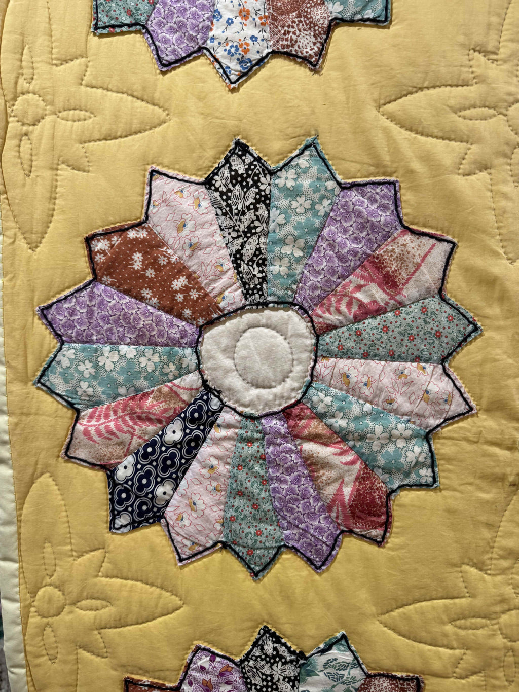 Vintage Quilt Yellow Feed Sack Dresden Plate