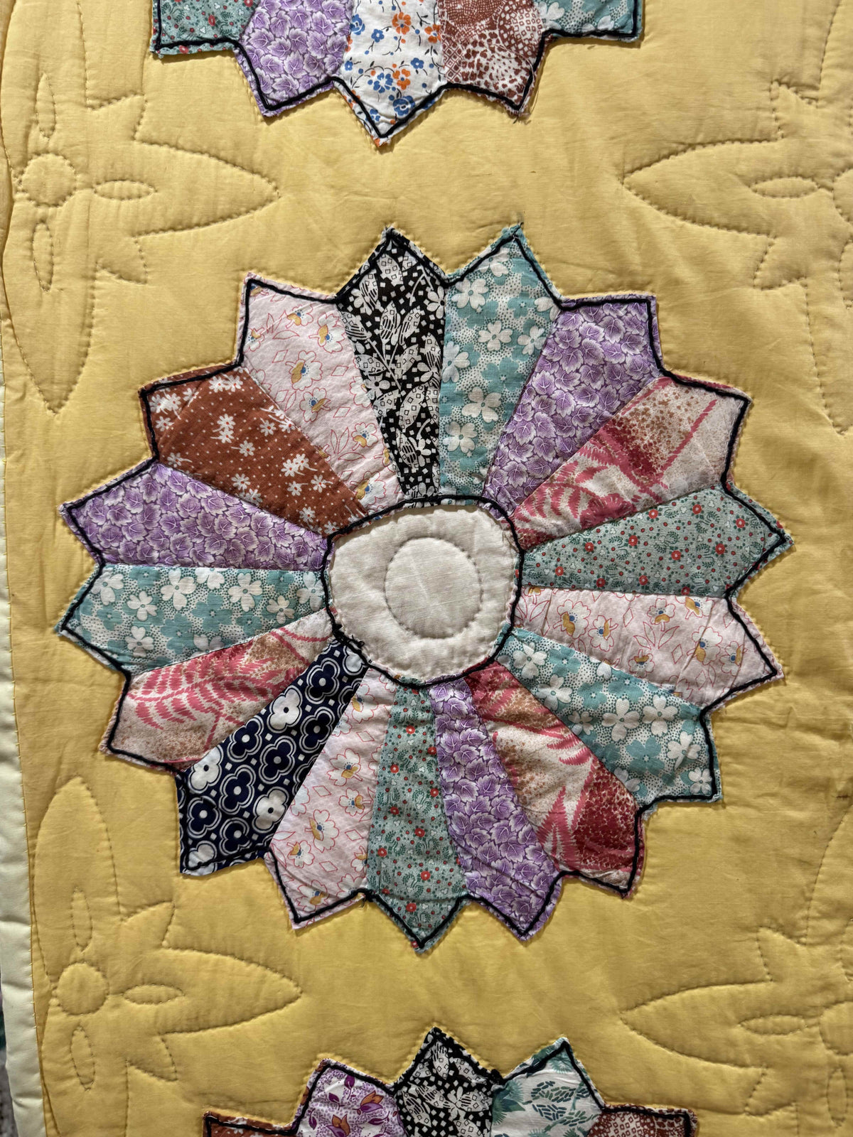 Vintage Quilt Yellow Feed Sack Dresden Plate