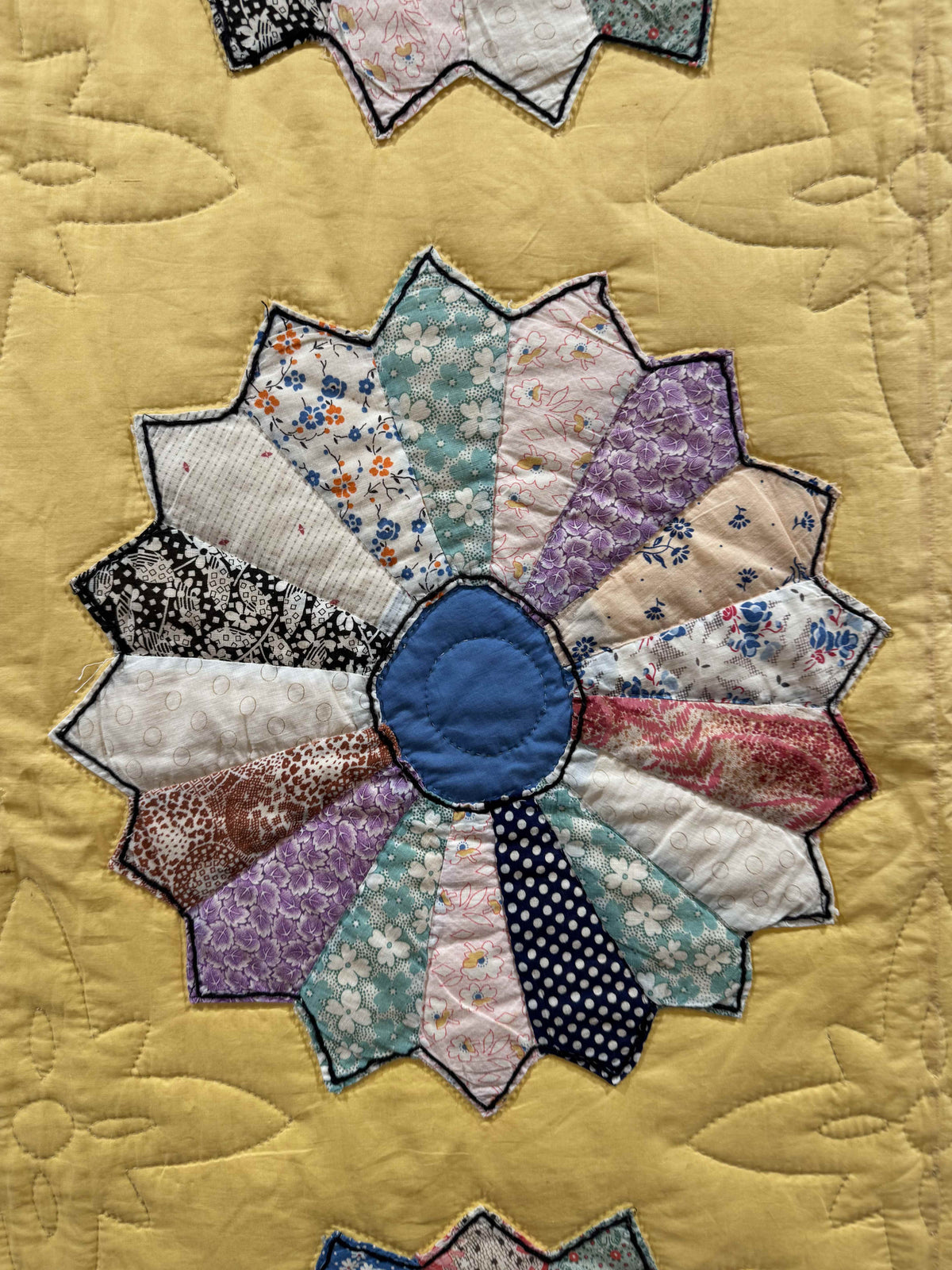 Vintage Quilt Yellow Feed Sack Dresden Plate