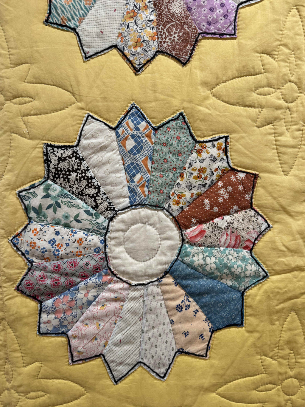 Vintage Quilt Yellow Feed Sack Dresden Plate
