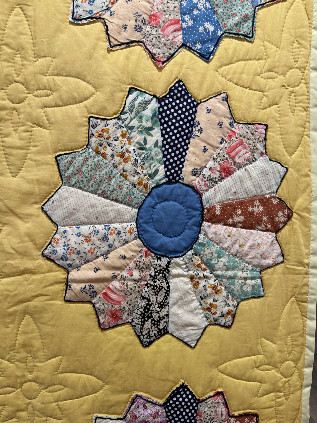 Vintage Quilt Yellow Feed Sack Dresden Plate