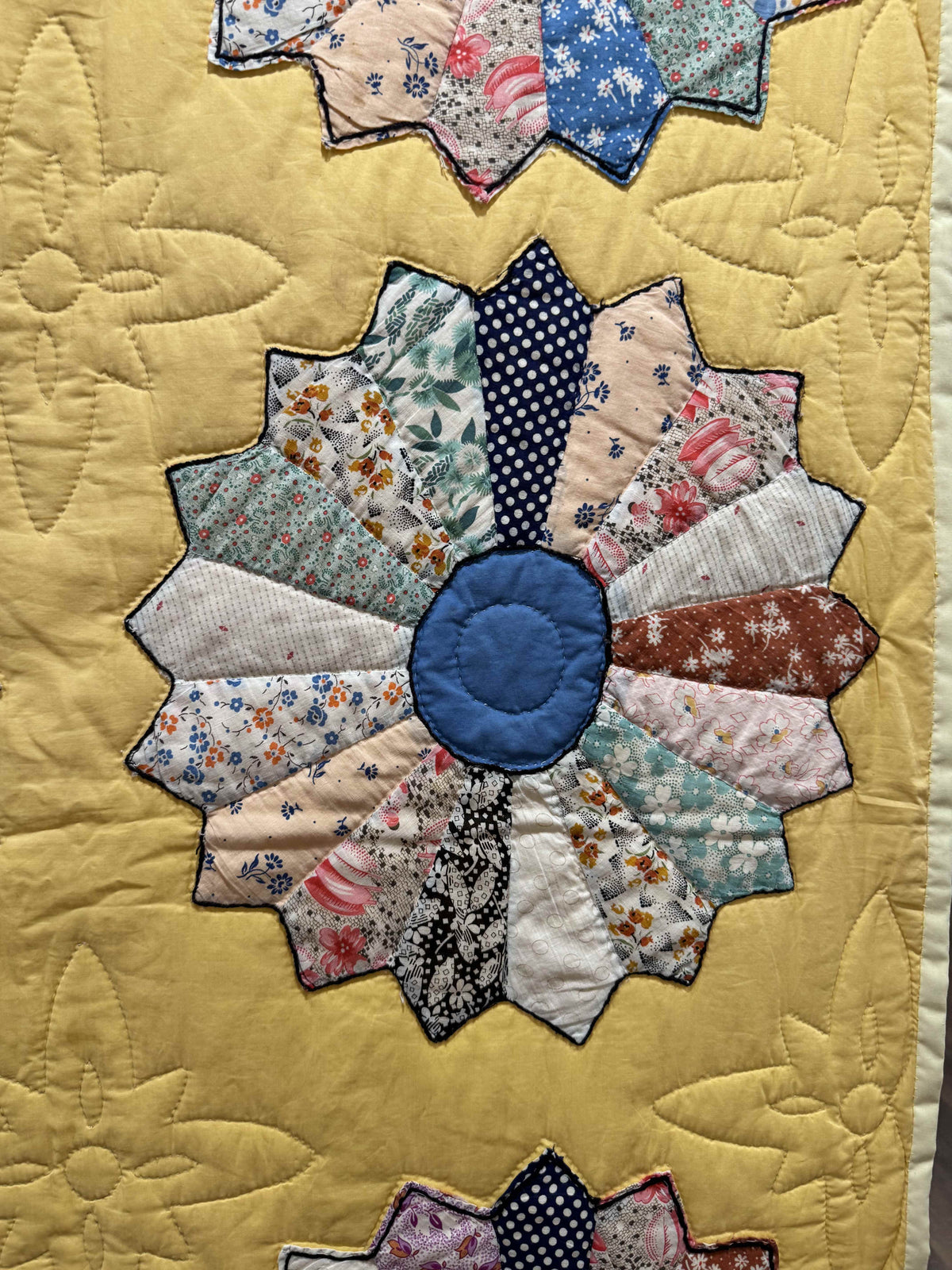 Vintage Quilt Yellow Feed Sack Dresden Plate