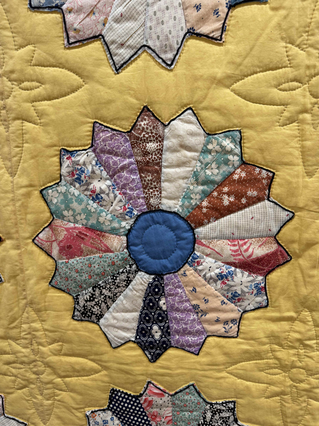 Vintage Quilt Yellow Feed Sack Dresden Plate