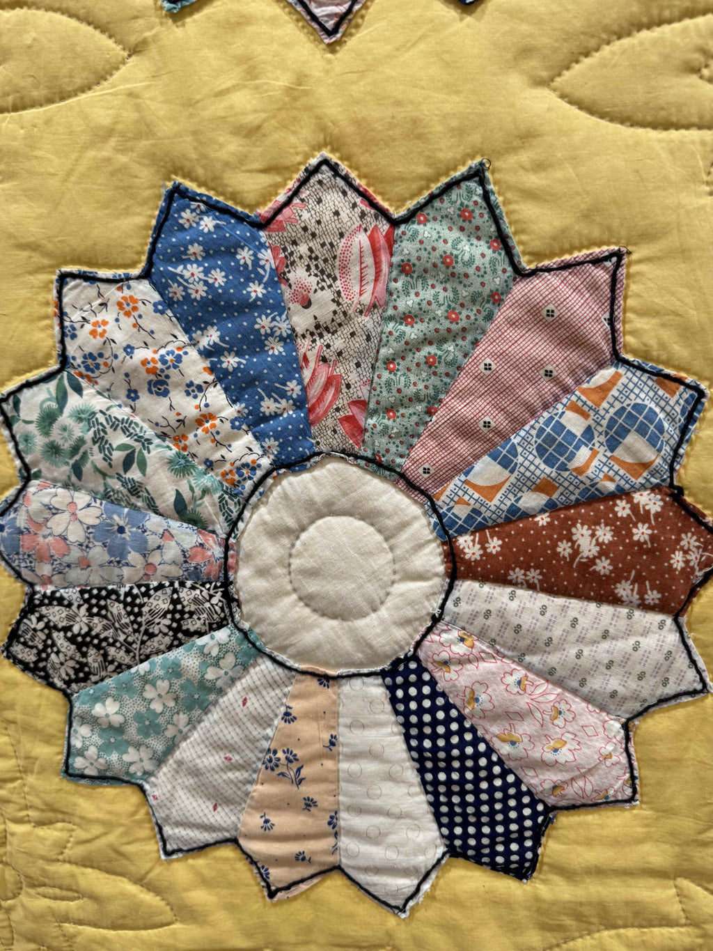 Vintage Quilt Yellow Feed Sack Dresden Plate