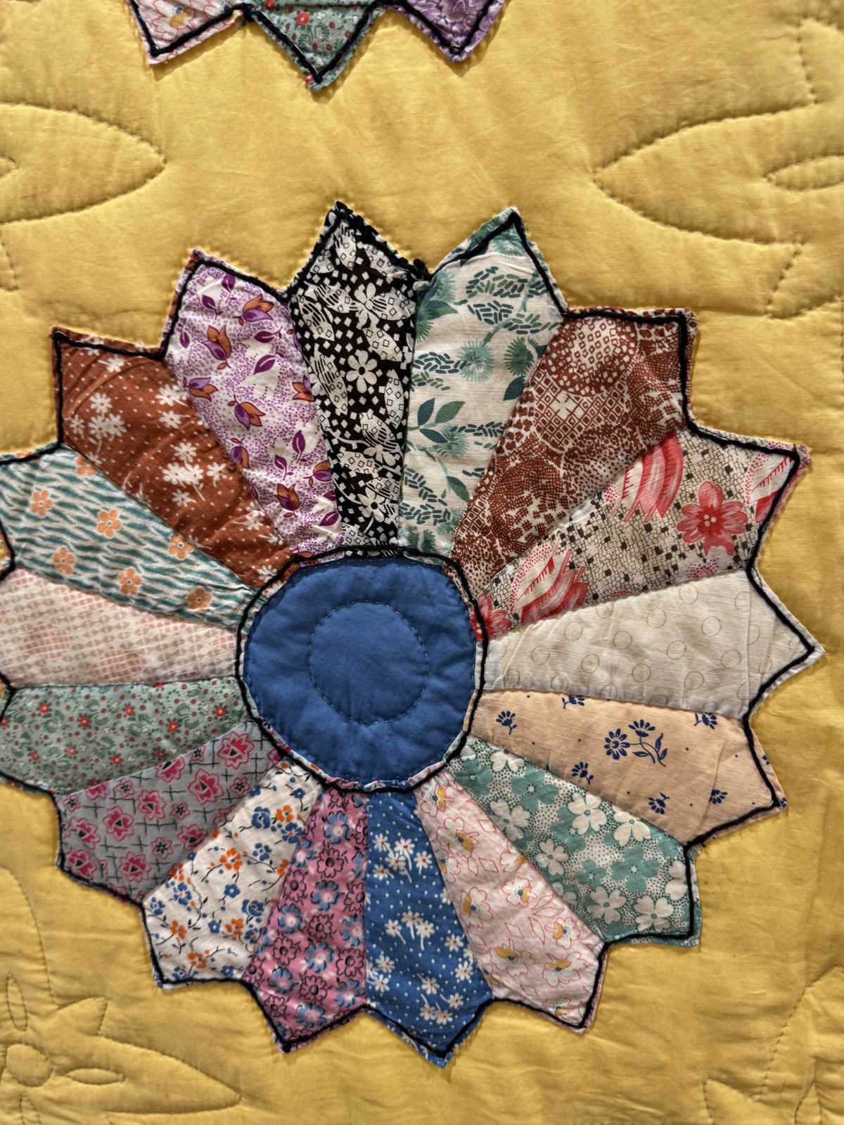 Vintage Quilt Yellow Feed Sack Dresden Plate