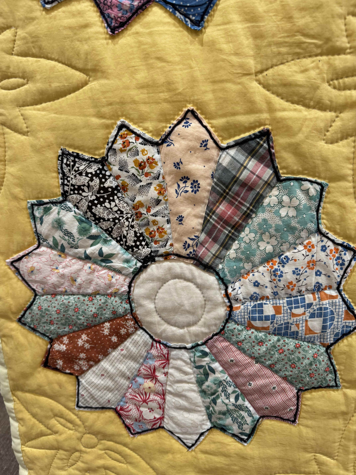 Vintage Quilt Yellow Feed Sack Dresden Plate