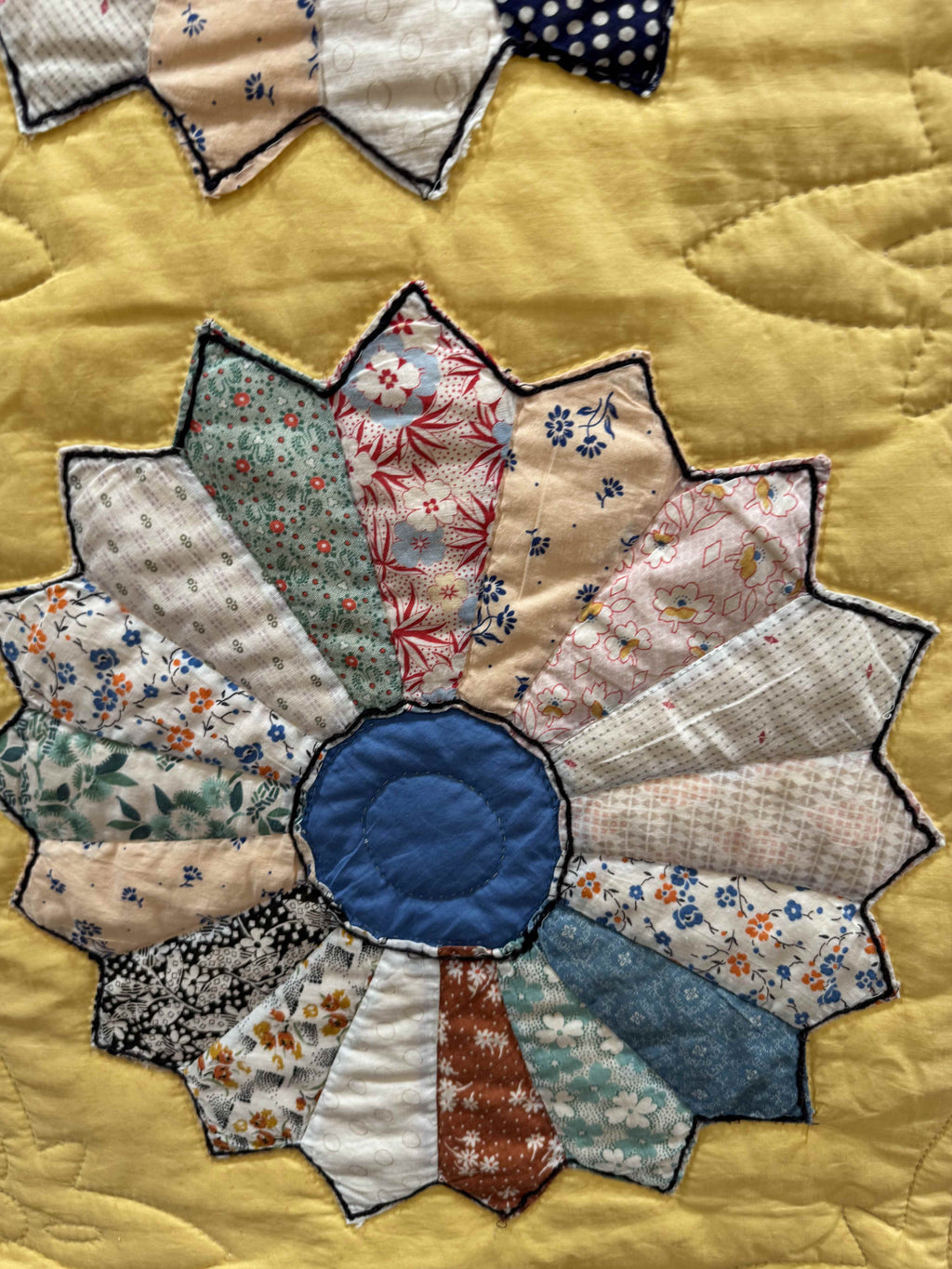 Vintage Quilt Yellow Feed Sack Dresden Plate