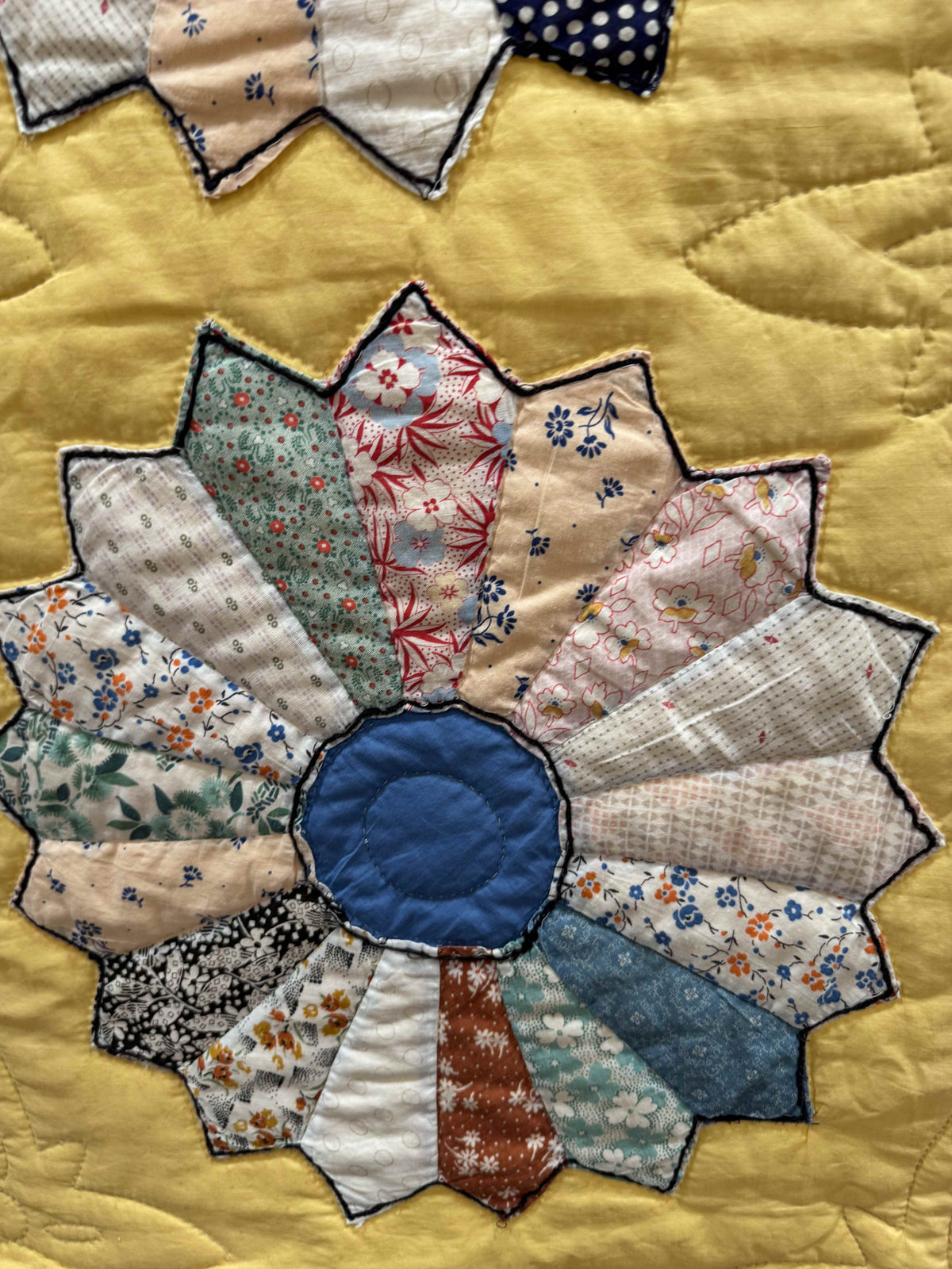 Vintage Quilt Yellow Feed Sack Dresden Plate