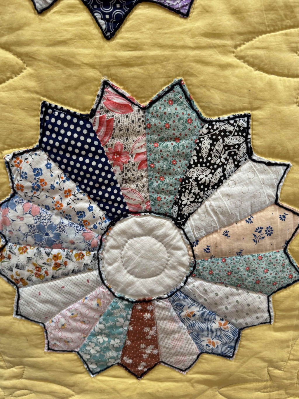 Vintage Quilt Yellow Feed Sack Dresden Plate