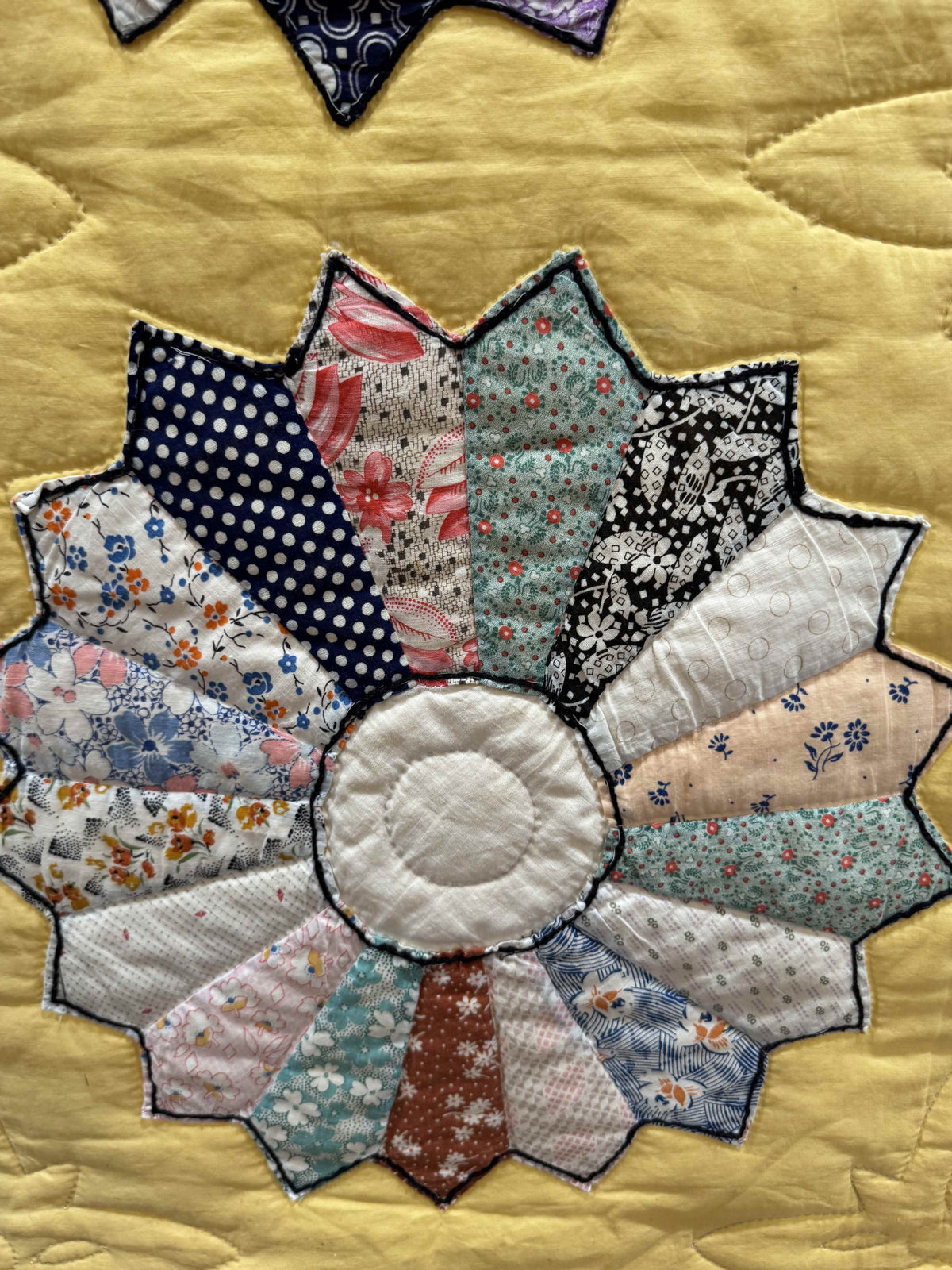 Vintage Quilt Yellow Feed Sack Dresden Plate