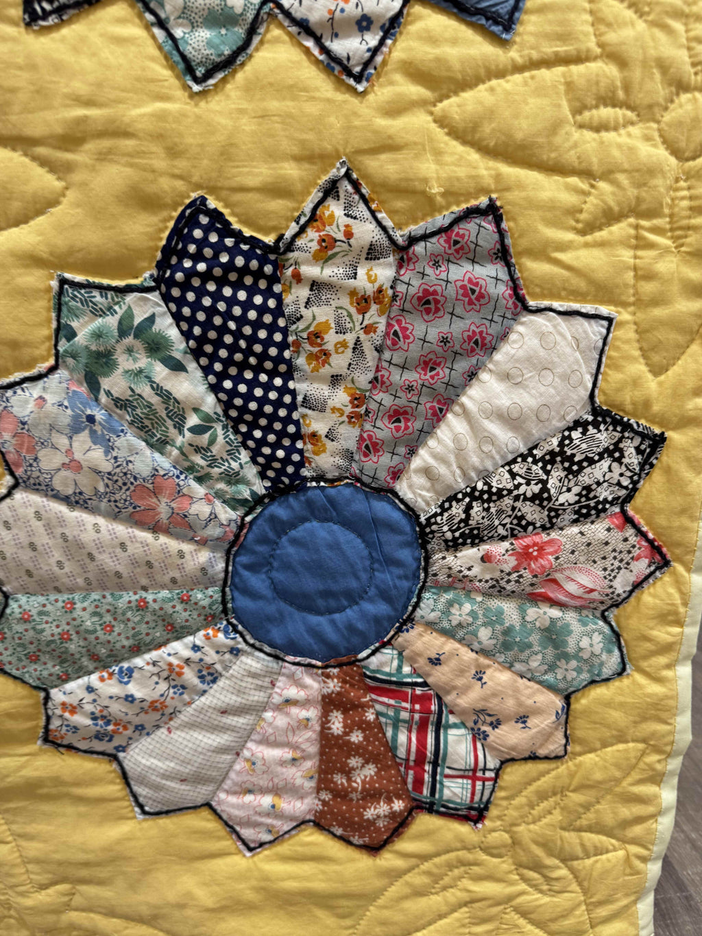 Vintage Quilt Yellow Feed Sack Dresden Plate