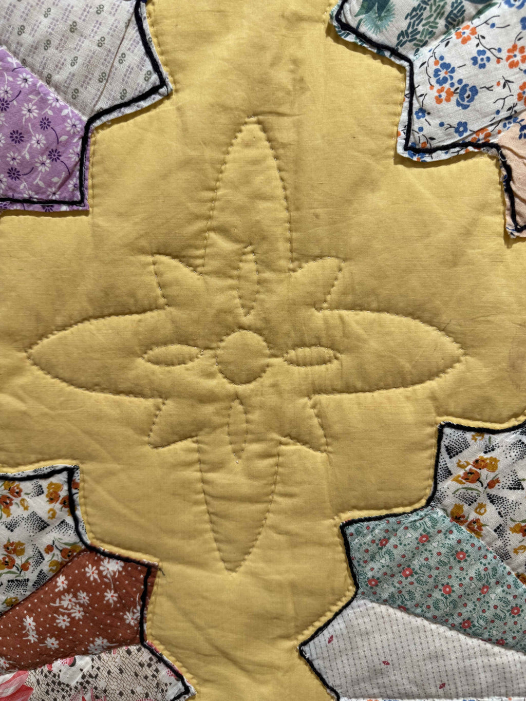 Vintage Quilt Yellow Feed Sack Dresden Plate