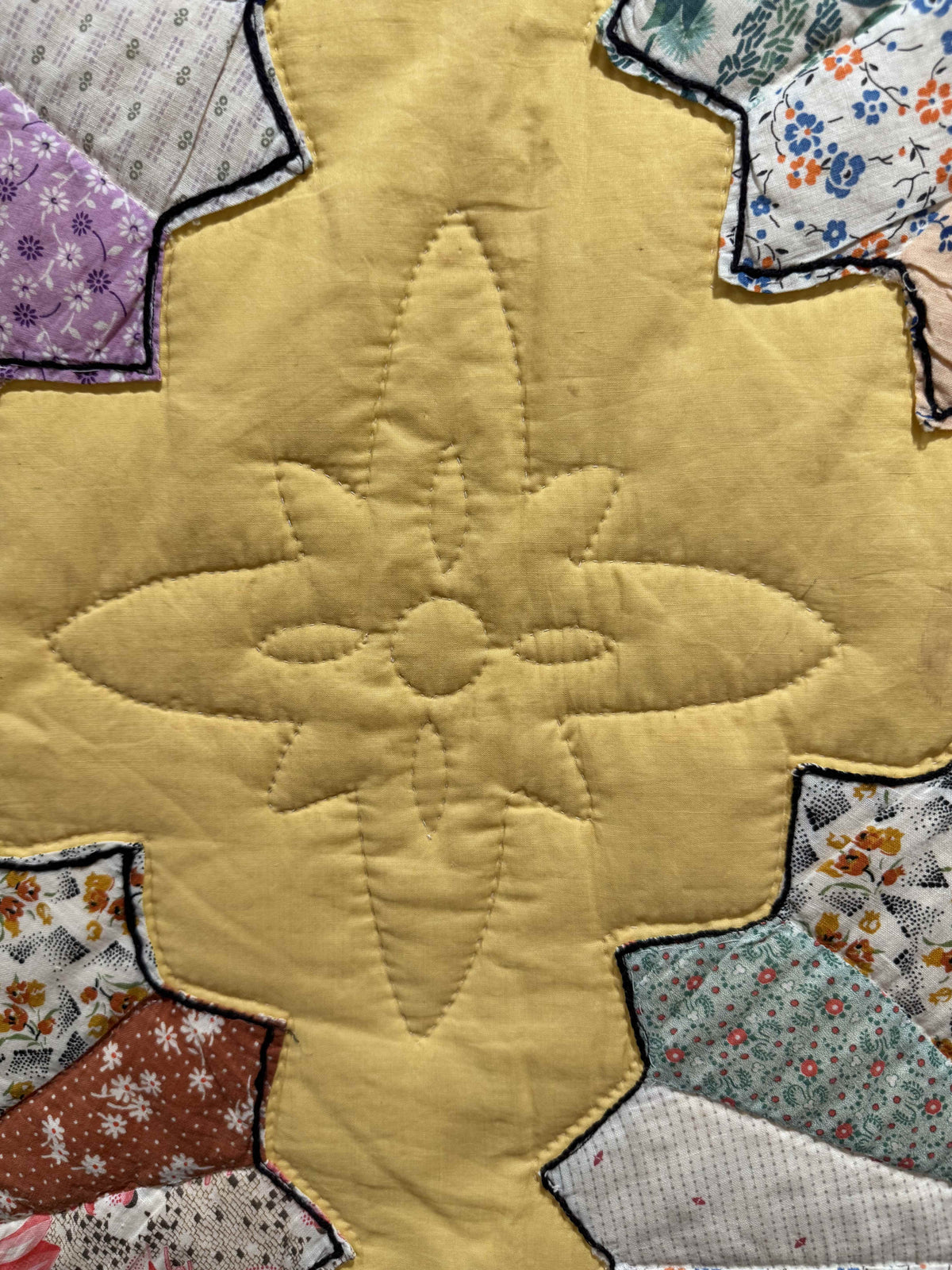 Vintage Quilt Yellow Feed Sack Dresden Plate