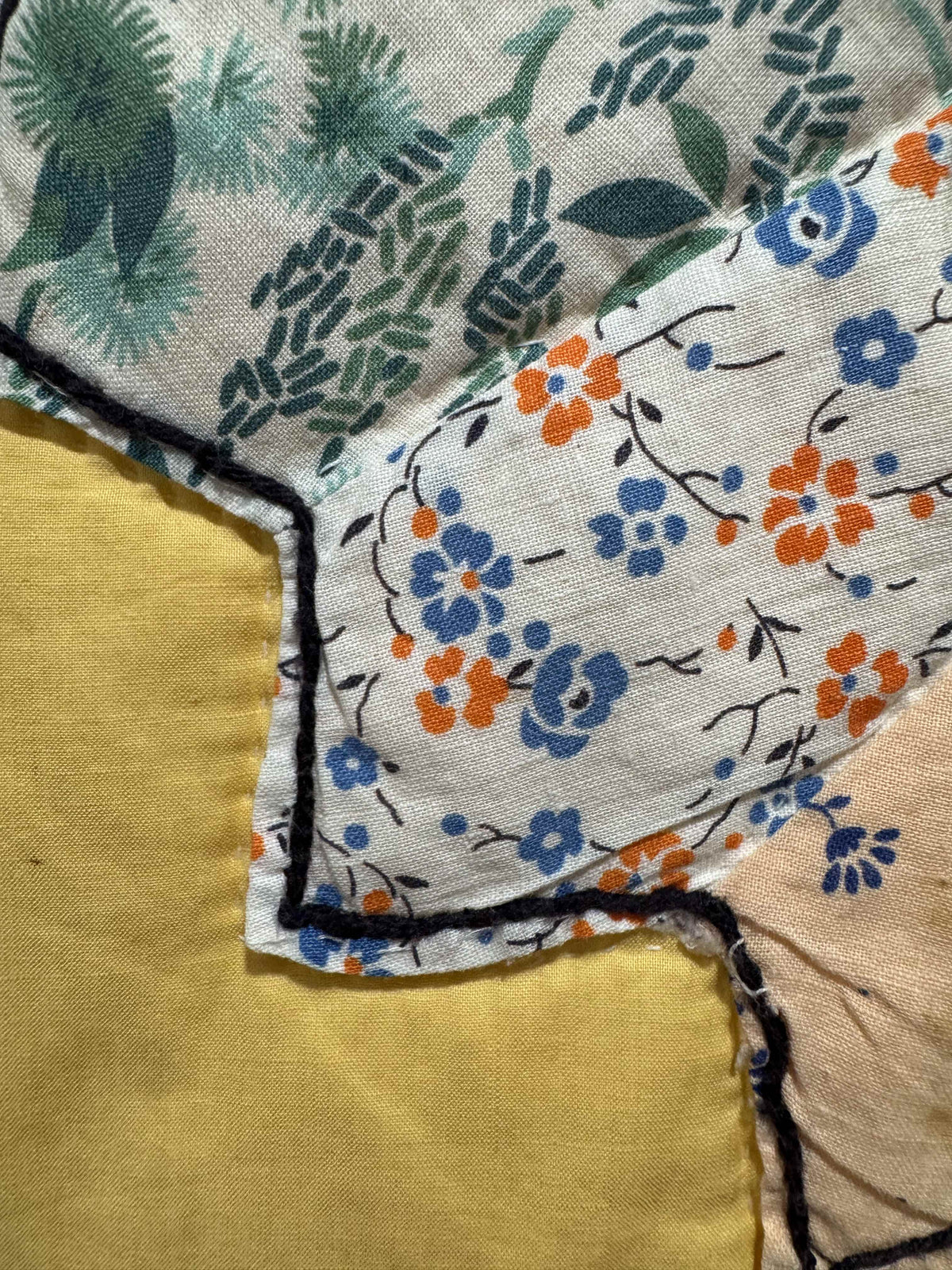 Vintage Quilt Yellow Feed Sack Dresden Plate