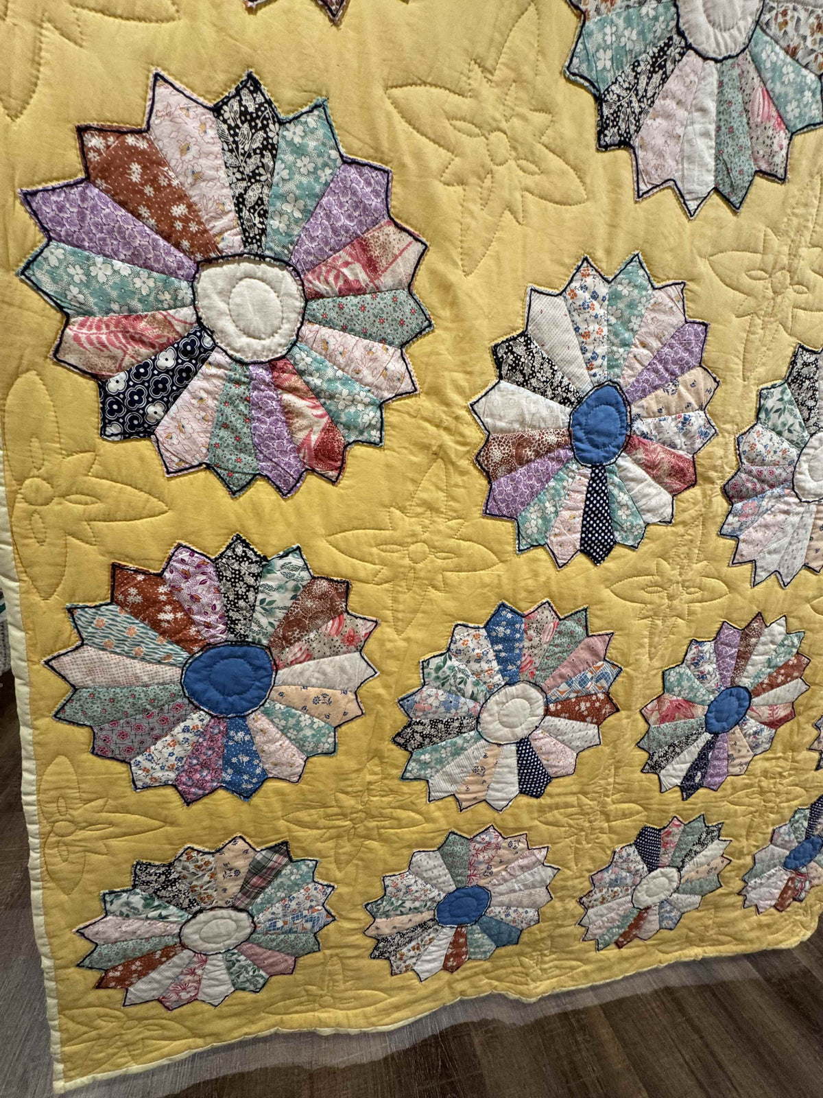 Vintage Quilt Yellow Feed Sack Dresden Plate