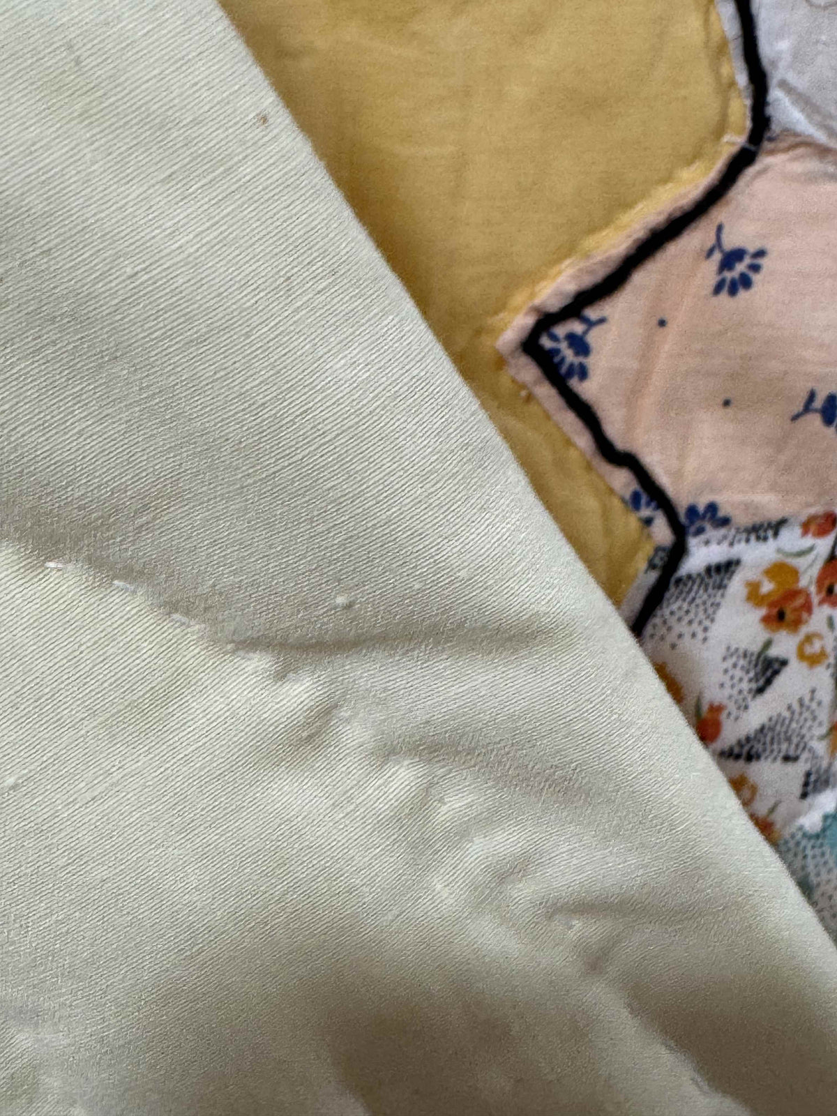 Vintage Quilt Yellow Feed Sack Dresden Plate
