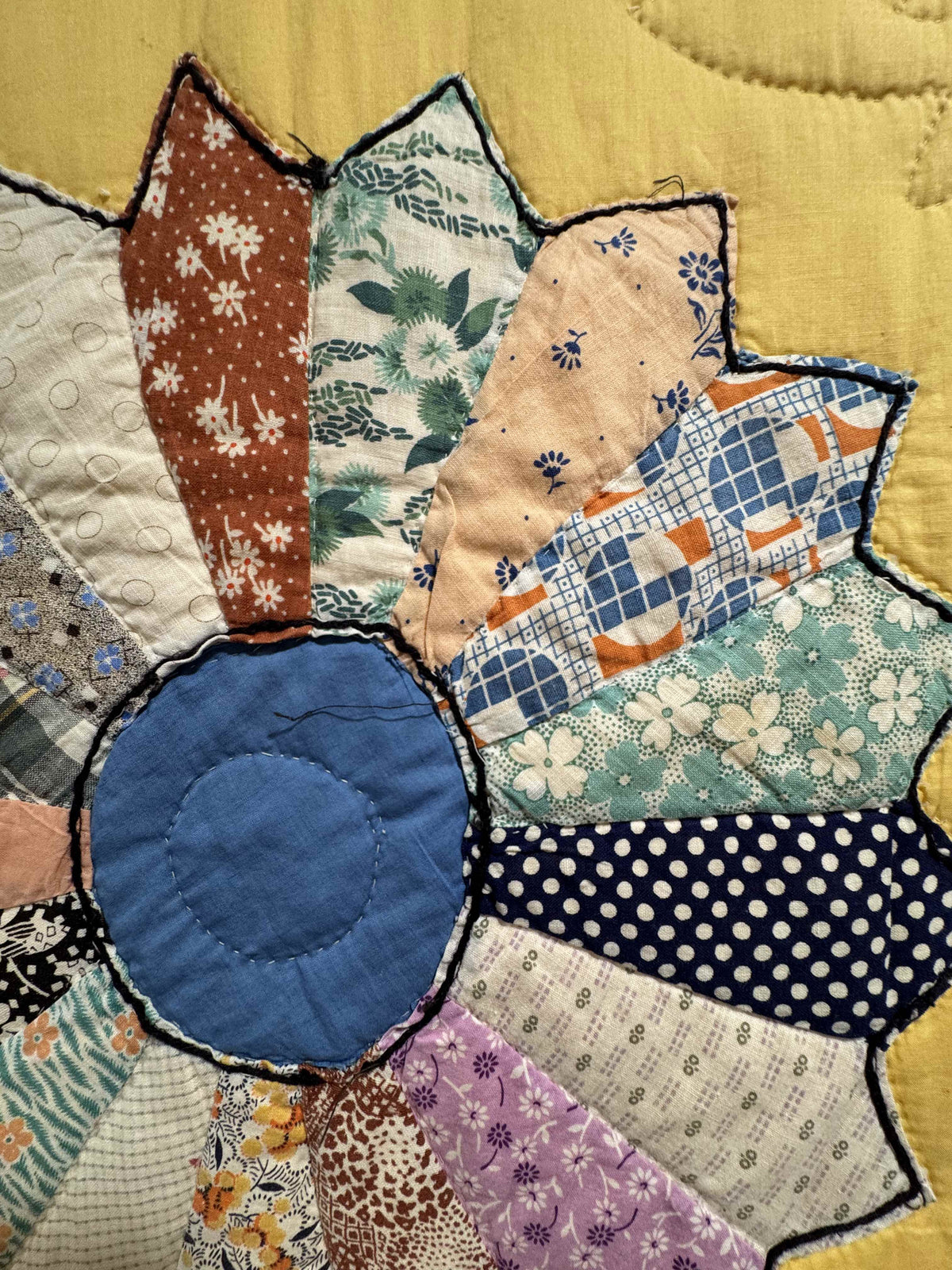 Vintage Quilt Yellow Feed Sack Dresden Plate