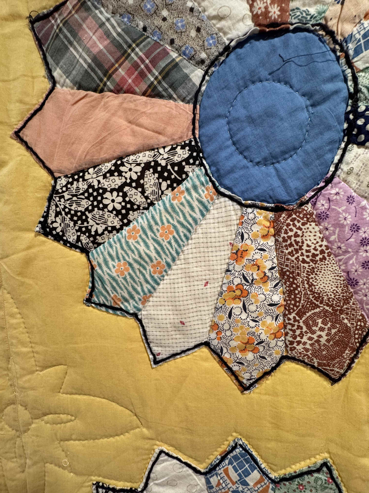 Vintage Quilt Yellow Feed Sack Dresden Plate