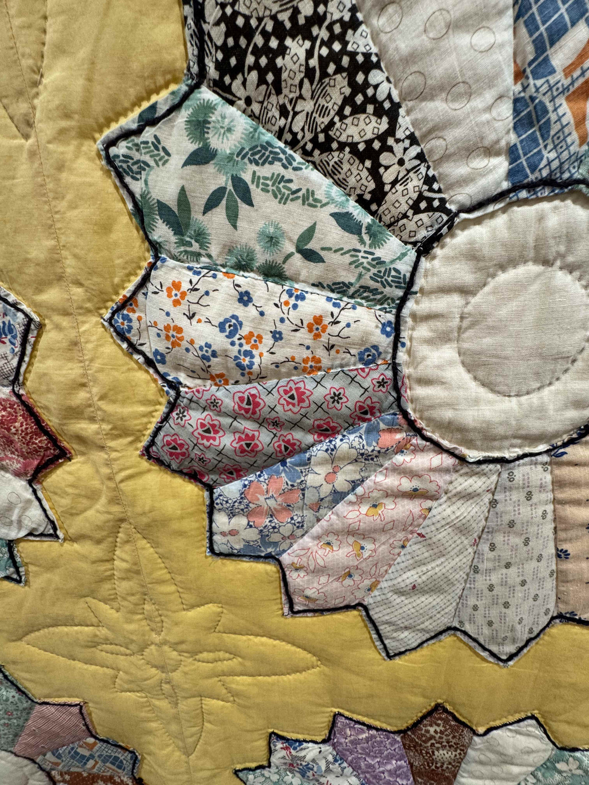 Vintage Quilt Yellow Feed Sack Dresden Plate
