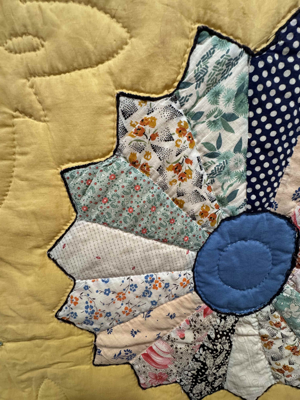 Vintage Quilt Yellow Feed Sack Dresden Plate