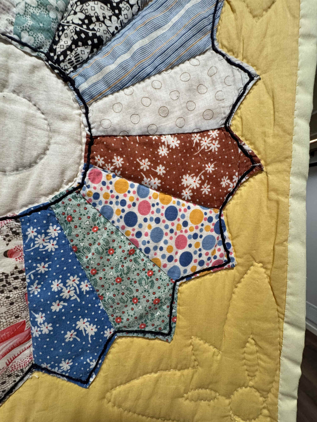 Vintage Quilt Yellow Feed Sack Dresden Plate
