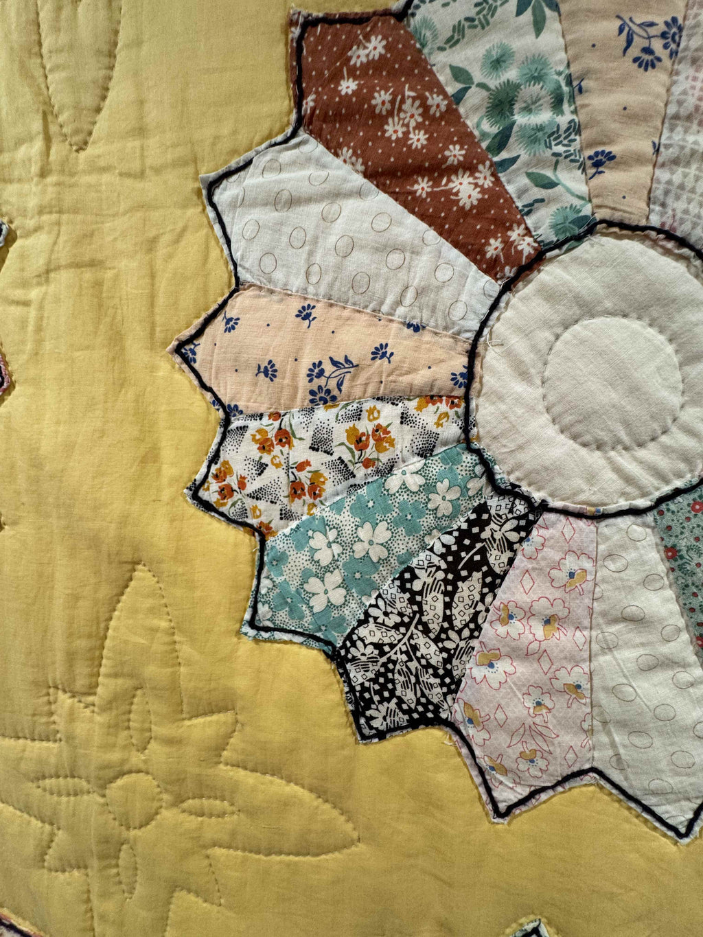 Vintage Quilt Yellow Feed Sack Dresden Plate