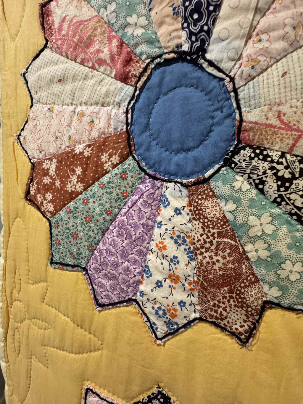 Vintage Quilt Yellow Feed Sack Dresden Plate