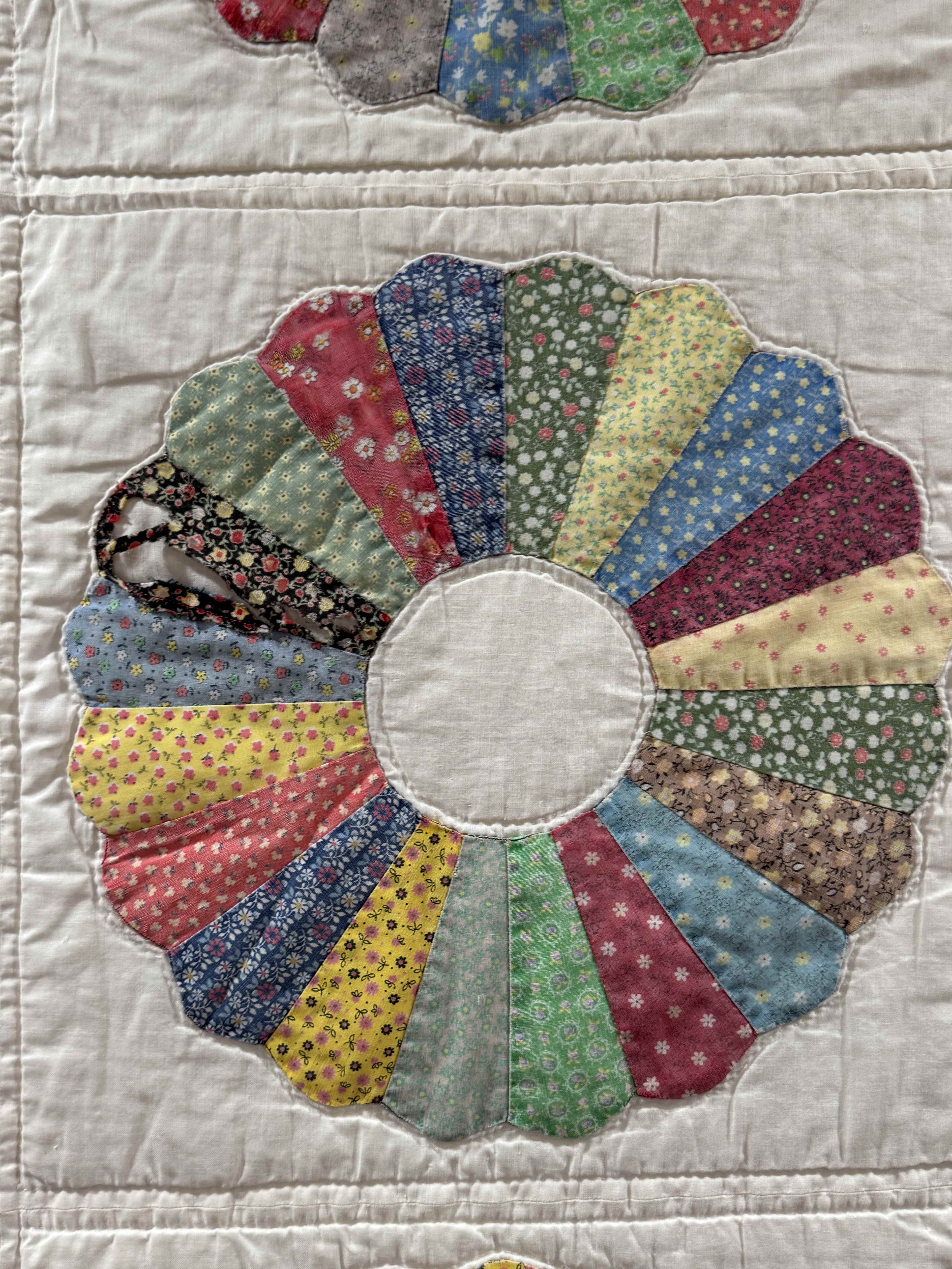 Vintage Feedsack Dresden Plate Cutter Quilt