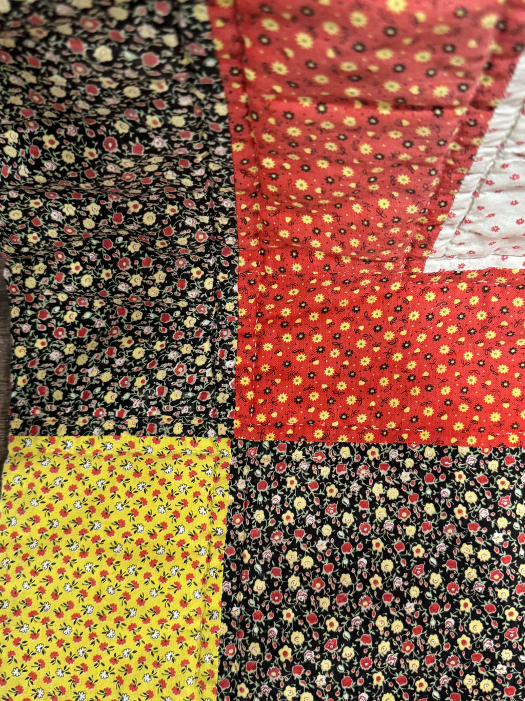 Vintage Feedsack Dresden Plate Cutter Quilt