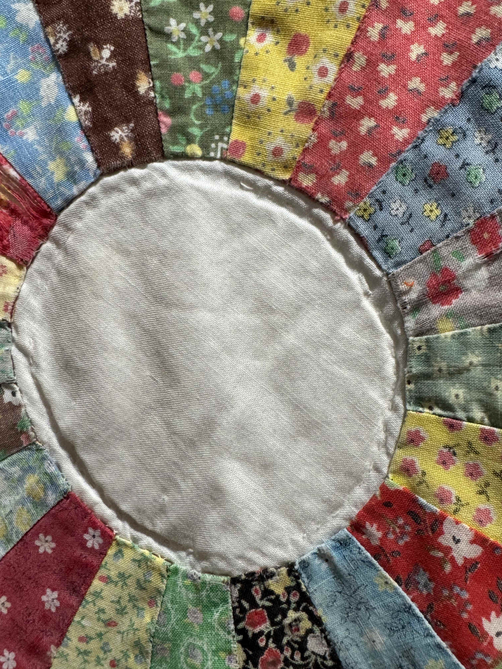 Vintage Feedsack Dresden Plate Cutter Quilt