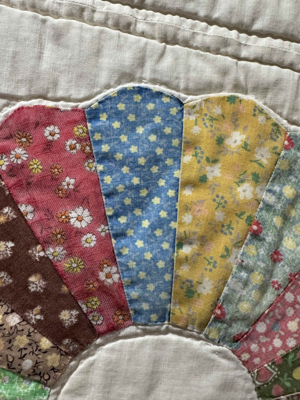 Vintage Feedsack Dresden Plate Cutter Quilt