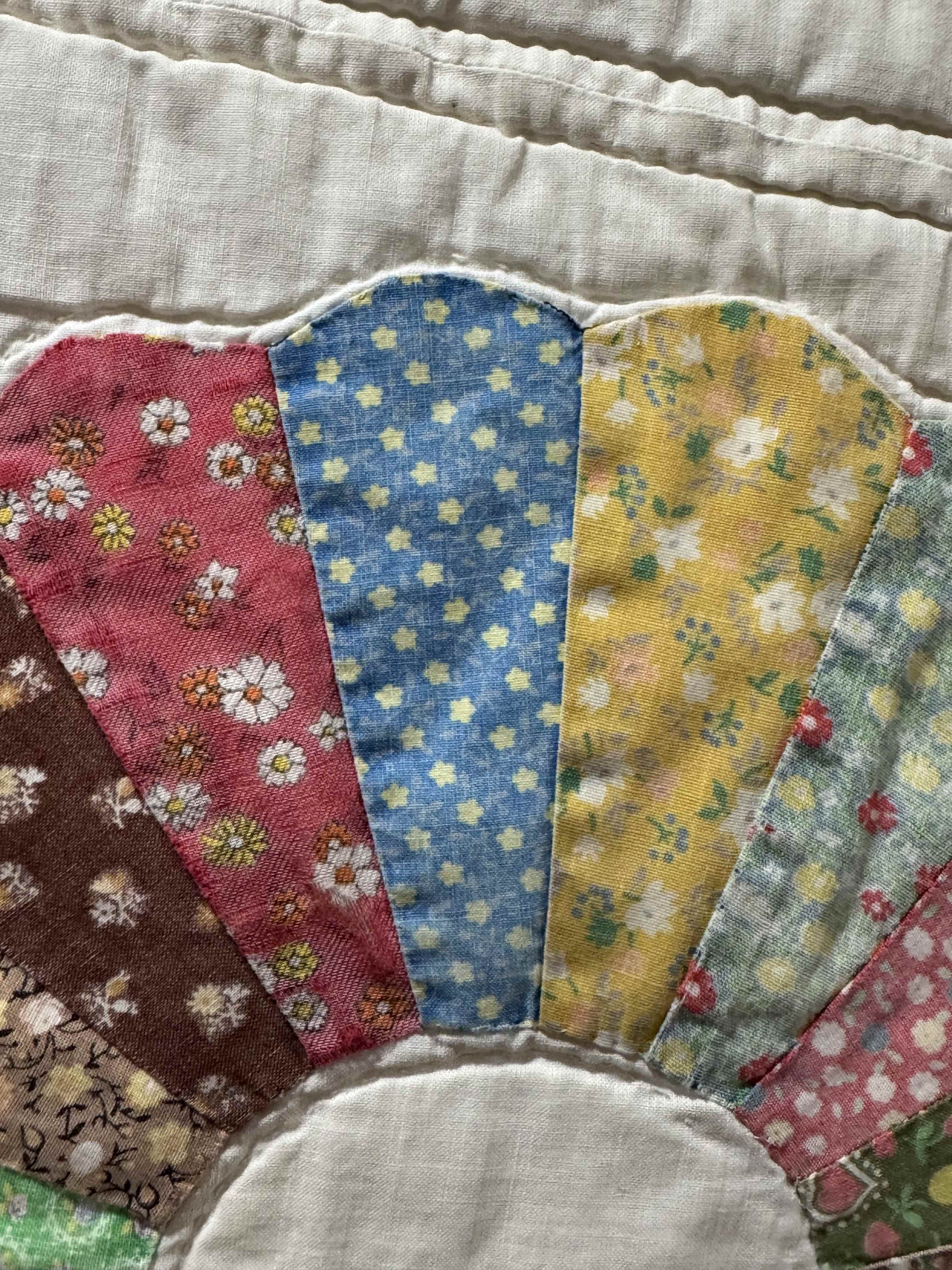 Vintage Feedsack Dresden Plate Cutter Quilt