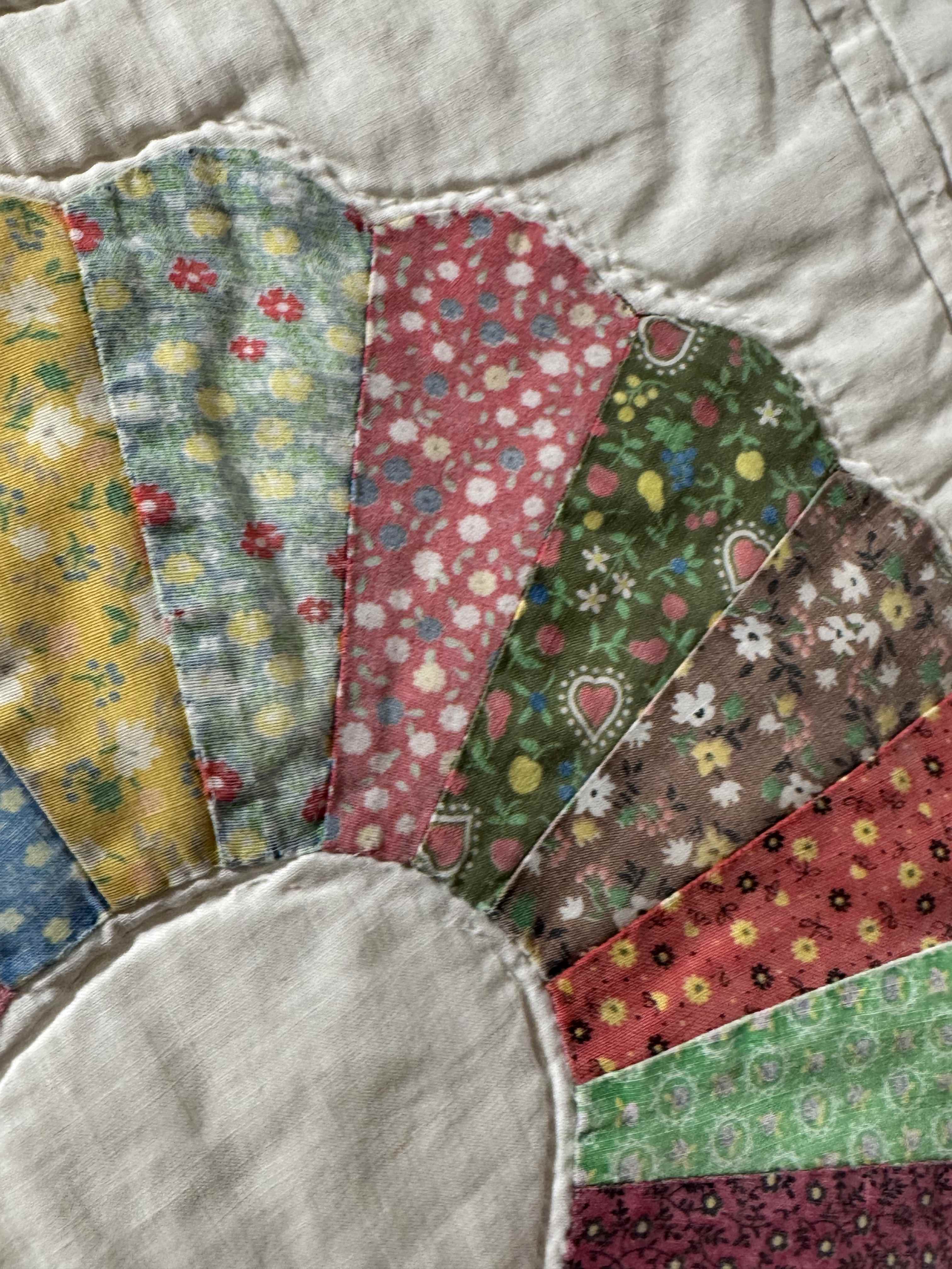 Vintage Feedsack Dresden Plate Cutter Quilt