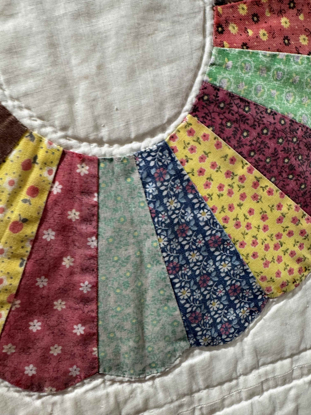 Vintage Feedsack Dresden Plate Cutter Quilt