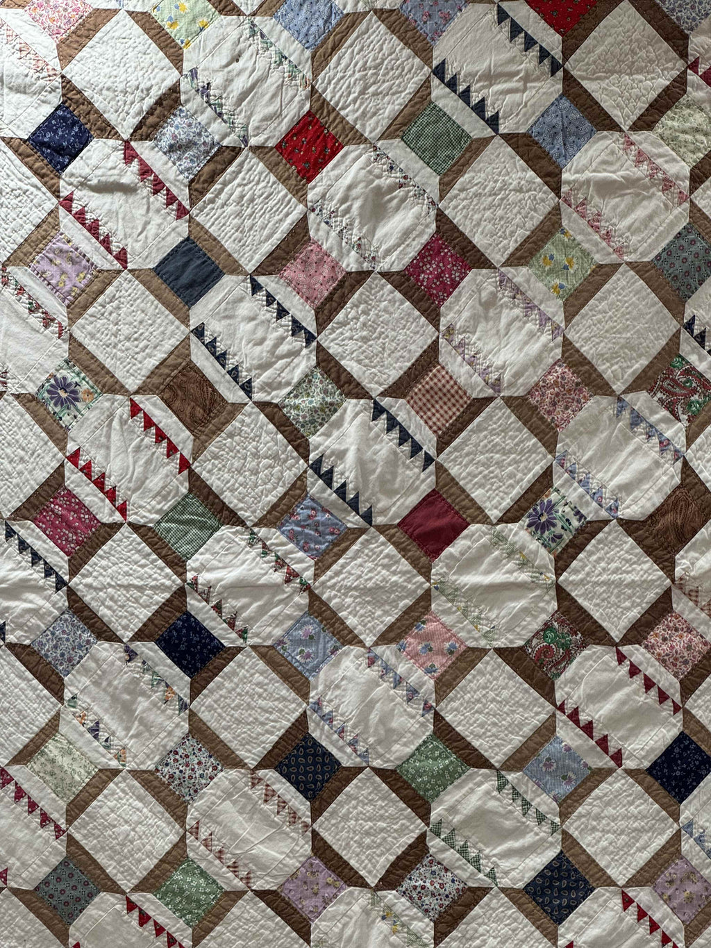 Vintage Snowball Lattice Quilt