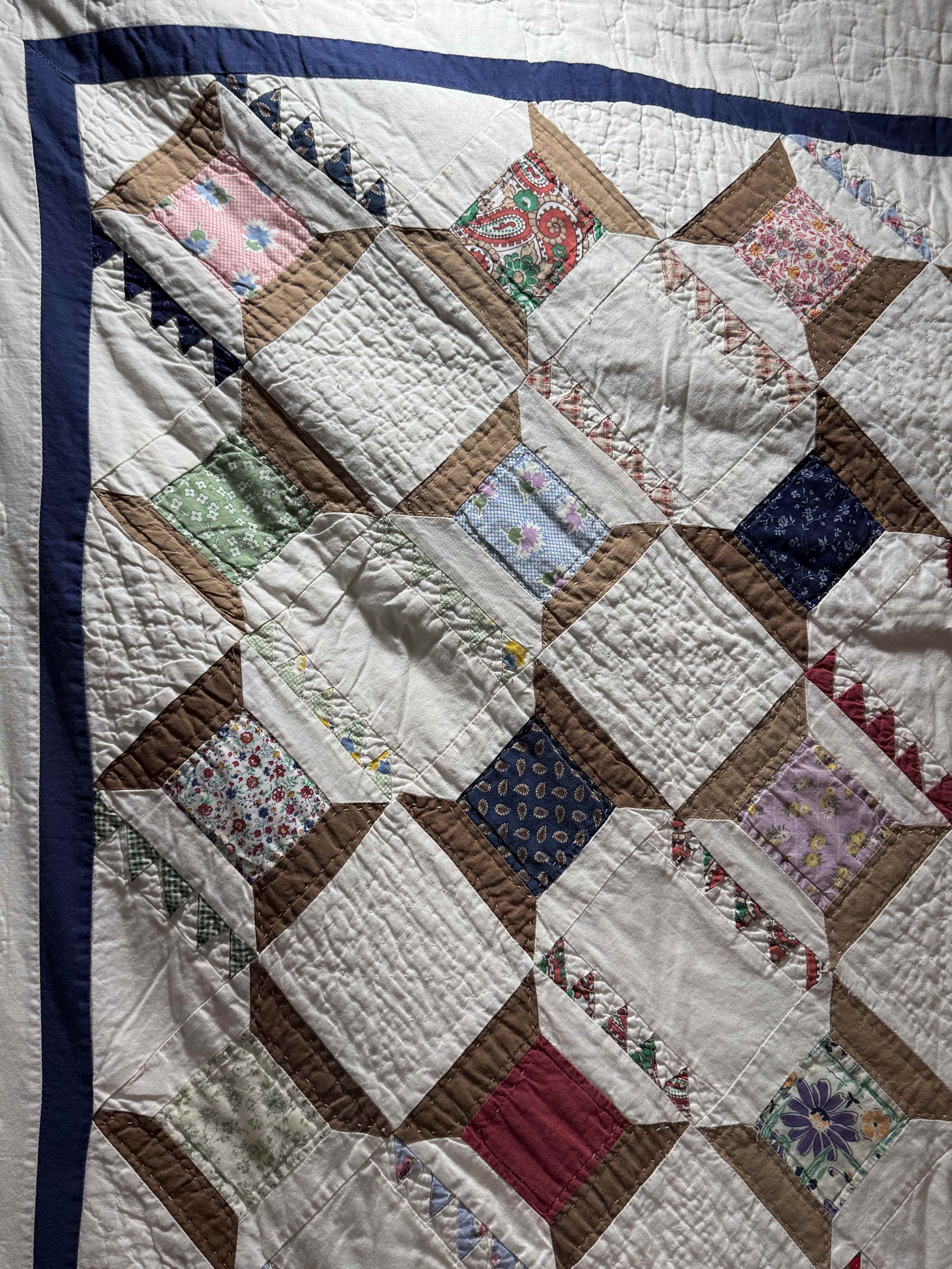 Vintage Snowball Lattice Quilt