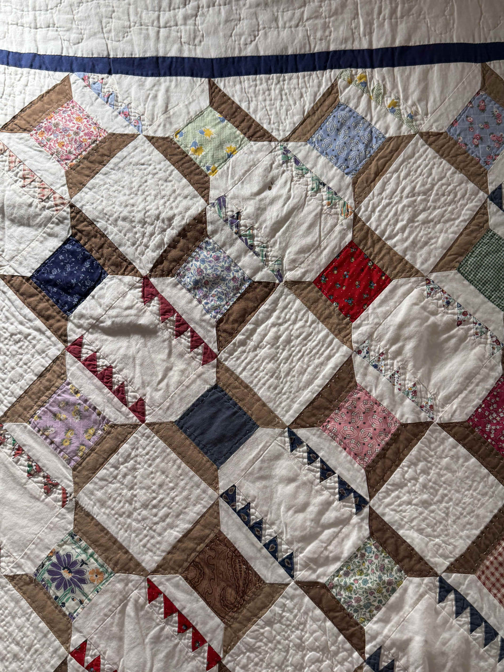 Vintage Snowball Lattice Quilt