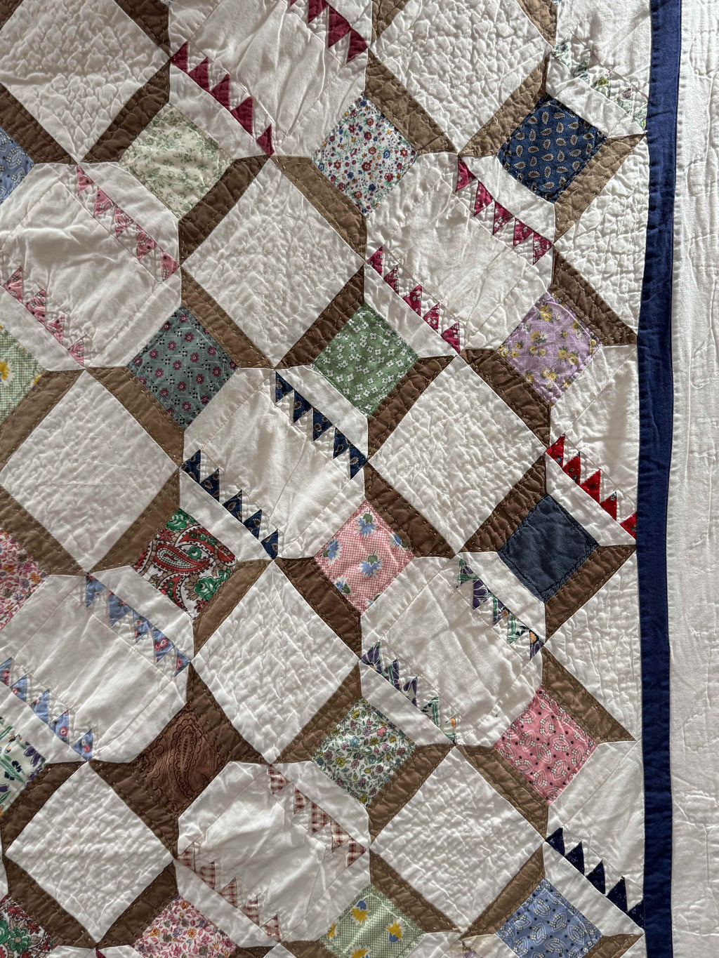 Vintage Snowball Lattice Quilt