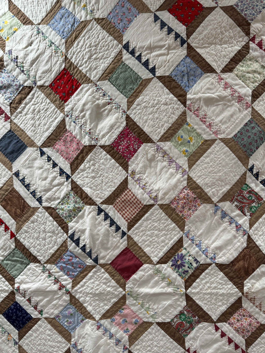 Vintage Snowball Lattice Quilt