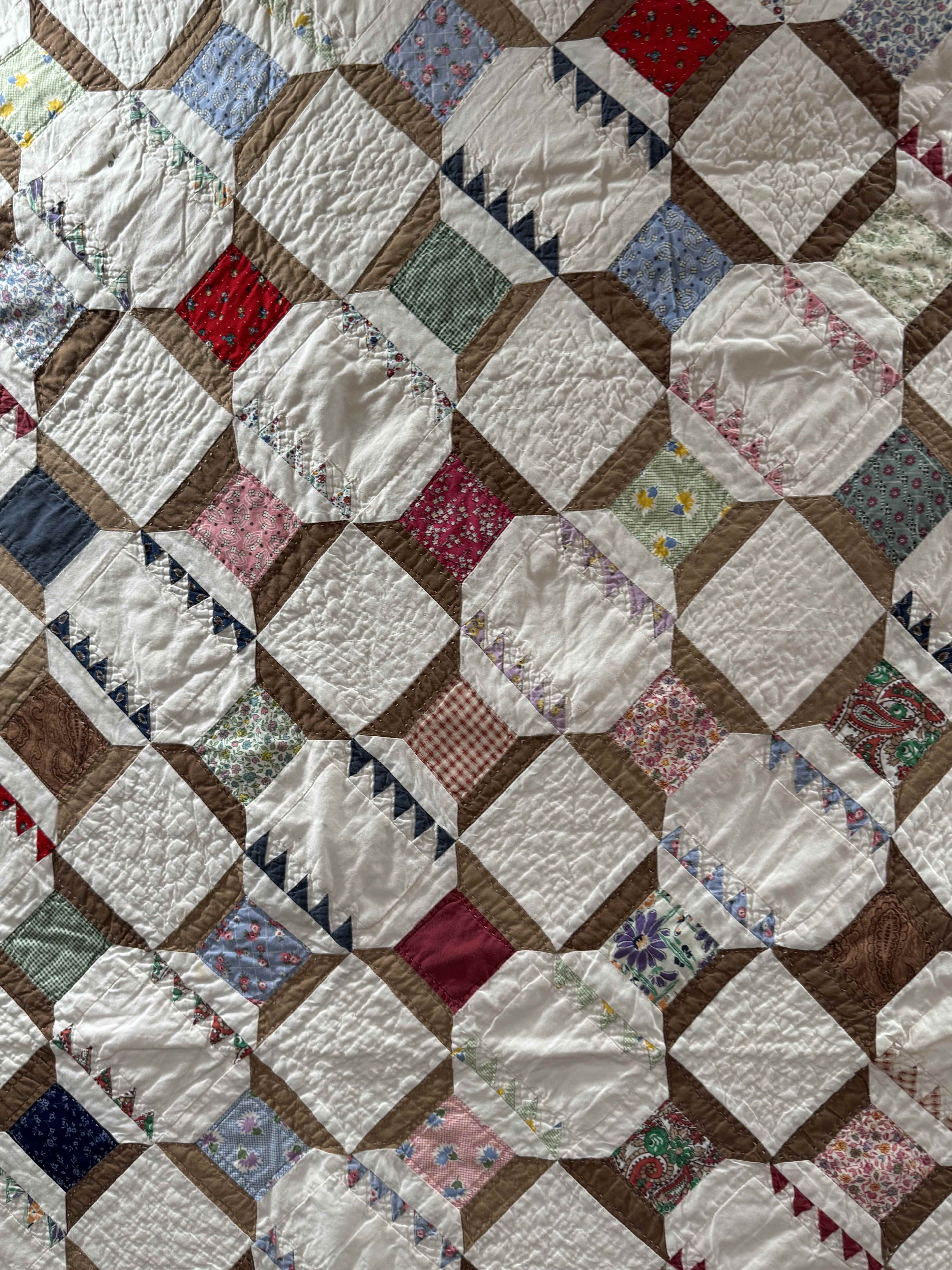 Vintage Snowball Lattice Quilt