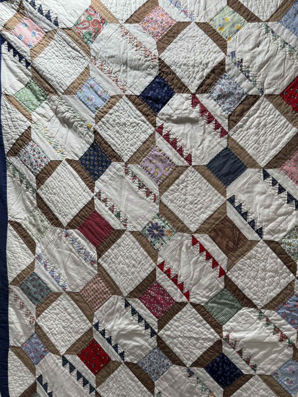 Vintage Snowball Lattice Quilt